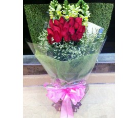 F38 18PCS RED ROSES BOUQUET